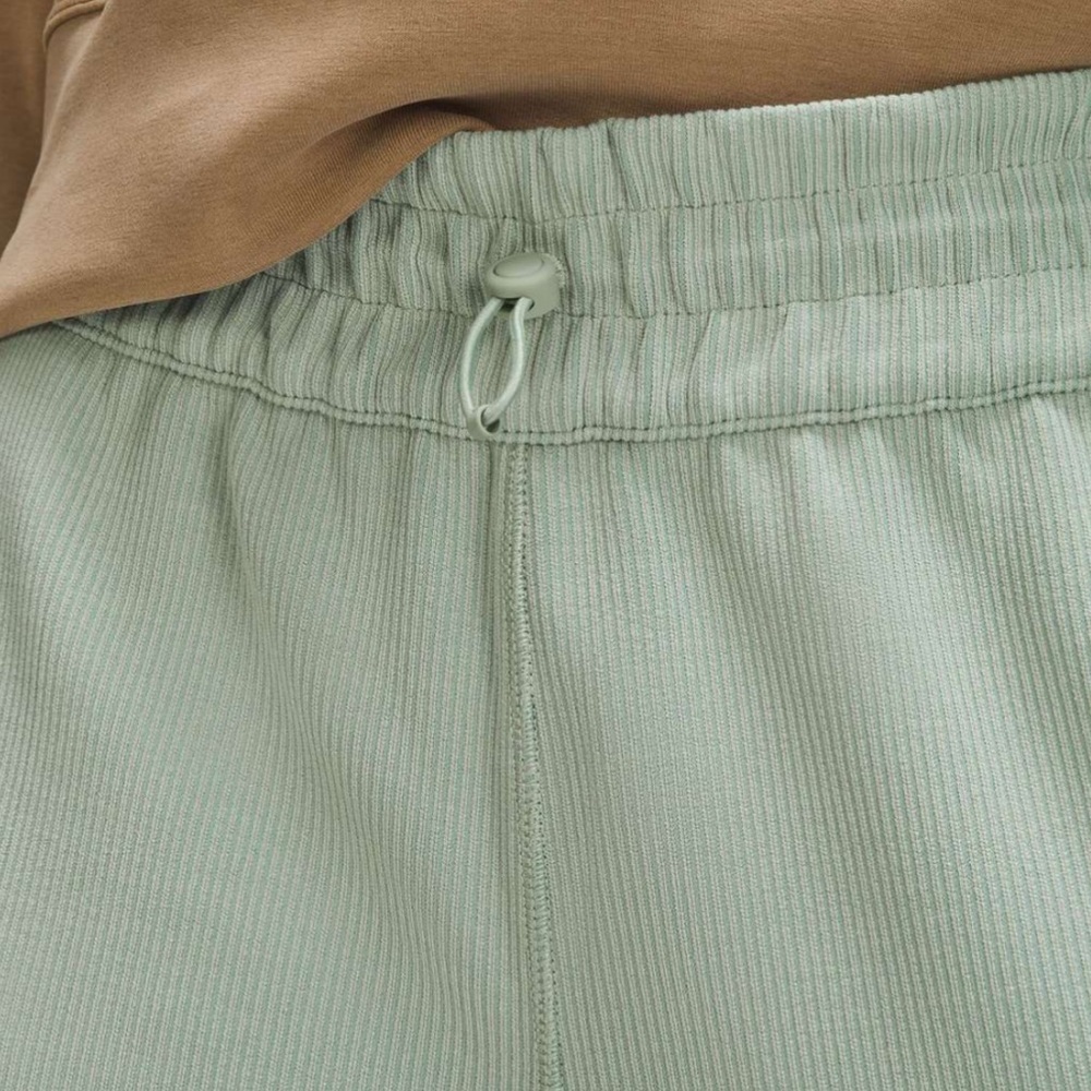 Lululemon Ribbed Softstreme Mid-Rise Wide-Leg Cropped Pant 25"
Palm Court Size 6 - Picture 4 of 12